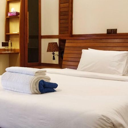 Akiri Surf Retreat Hotel Thulusdhoo Exterior photo