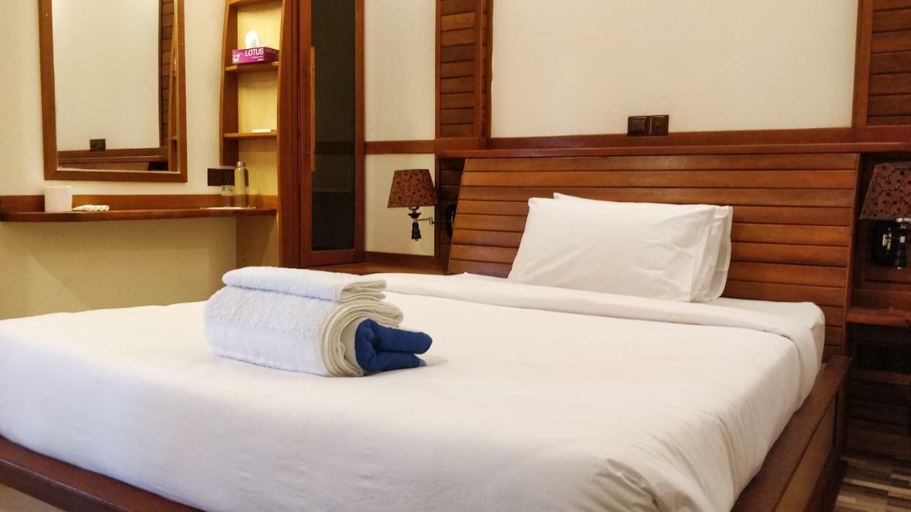 Akiri Surf Retreat Hotel Thulusdhoo Exterior photo
