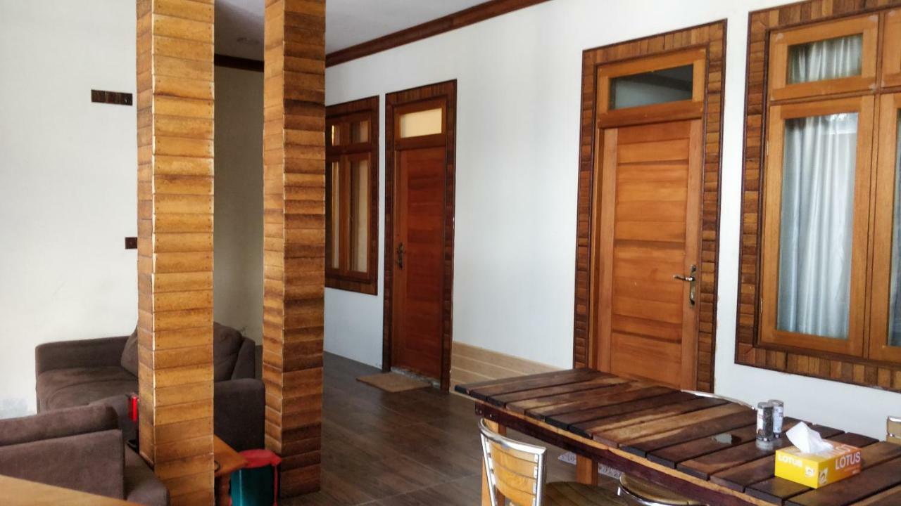 Akiri Surf Retreat Hotel Thulusdhoo Exterior photo
